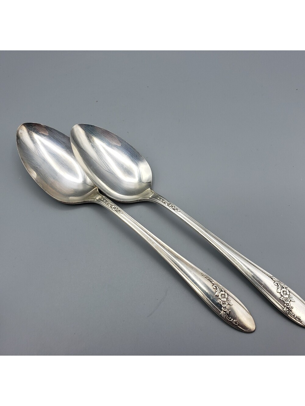 Oneida Community Tudor Plate Silverplate Serving Spoons Queen Bess 1946 QTY 2